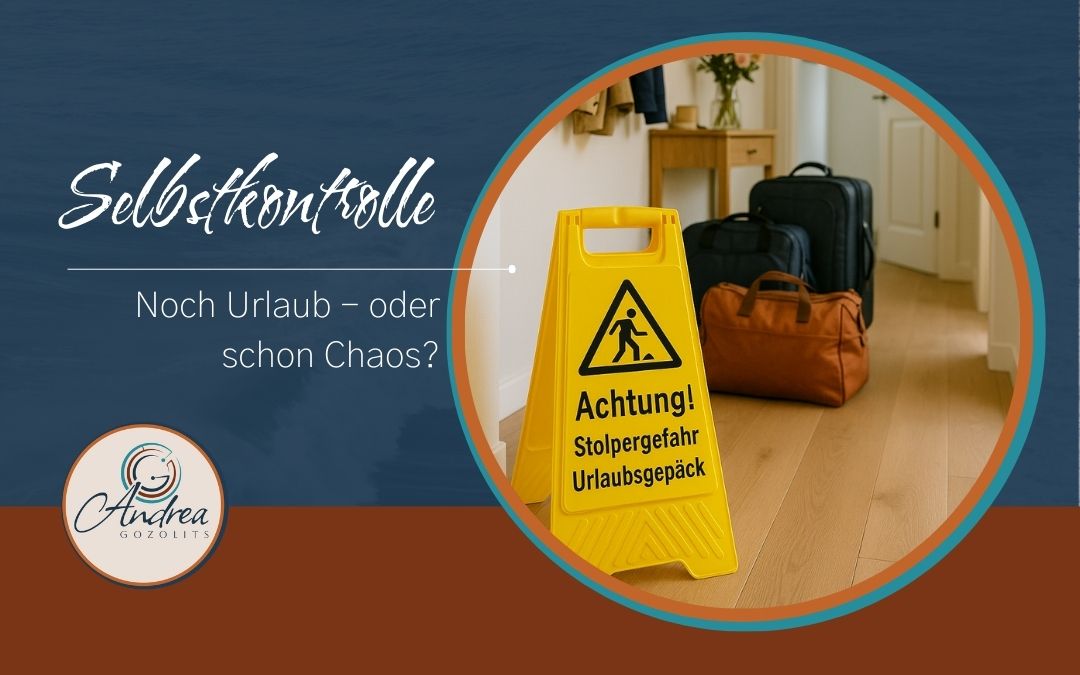 Selbstkontrolle – noch Urlaub oder schon Chaos Koffer und Urlaubsgepäck stehen im Flur – die Entscheidung: sofort aufräumen oder liegen lassen.